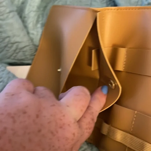 Glass Ladder and Co Tech Roll Organizer - Picture 4 of 8